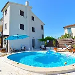 Cozy Flat With Balcony, Pool Access And Full Amenities *