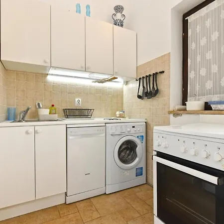 Appartement Cozy Flat With Balcony, Pool Access And Full Amenities
