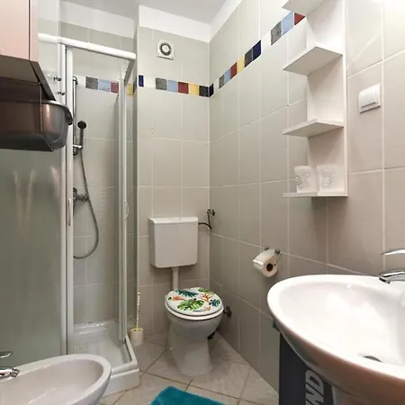Daire Cozy Flat With Balcony, Pool Access And Full Amenities Peroj