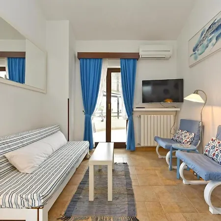Cozy Flat With Balcony, Pool Access And Full Amenities