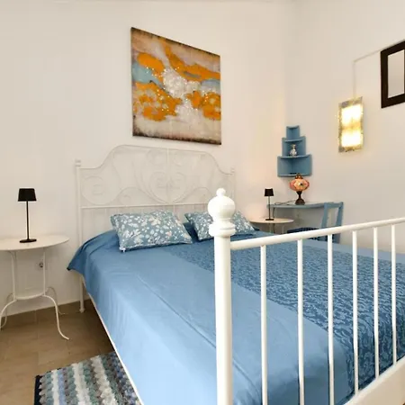 Cozy Flat With Balcony, Pool Access And Full Amenities