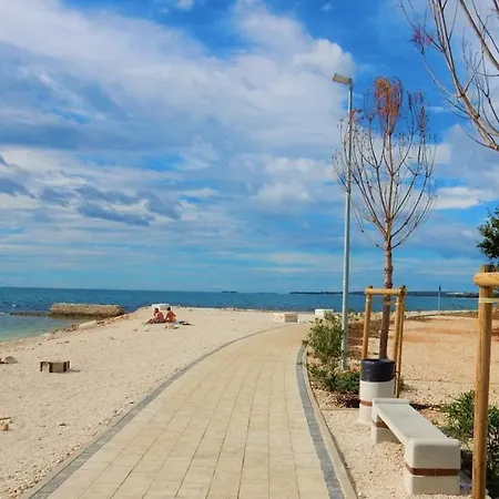 Cozy Flat With Balcony, Pool Access And Full Amenities Appartement Peroj