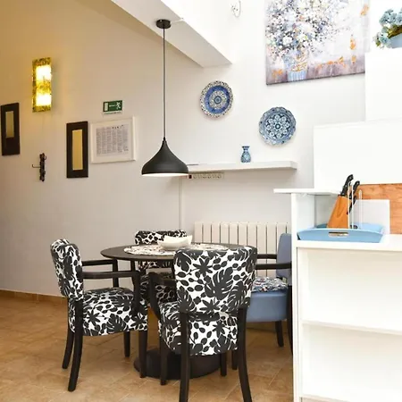 Cozy Flat With Balcony, Pool Access And Full Amenities شقة بيروغ