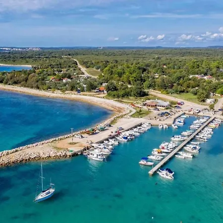 Cozy Flat With Balcony, Pool Access And Full Amenities شقة *