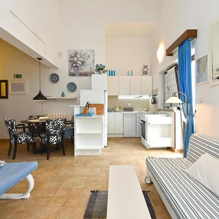 Cozy Flat With Balcony, Pool Access And Full Amenities شقة بيروغ