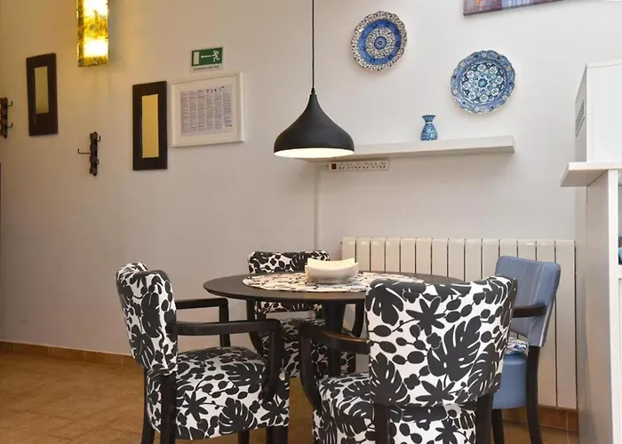 아파트 Cozy Flat With Balcony, Pool Access And Full Amenities 페로이