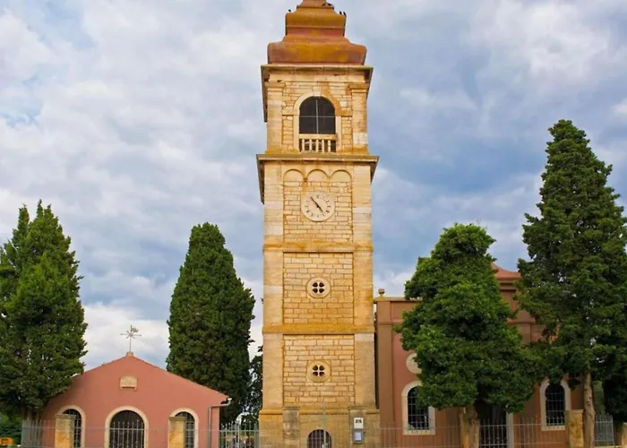 아파트 Cozy Flat With Balcony, Pool Access And Full Amenities 페로이