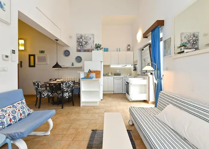 Cozy Flat With Balcony, Pool Access And Full Amenities 아파트 페로이