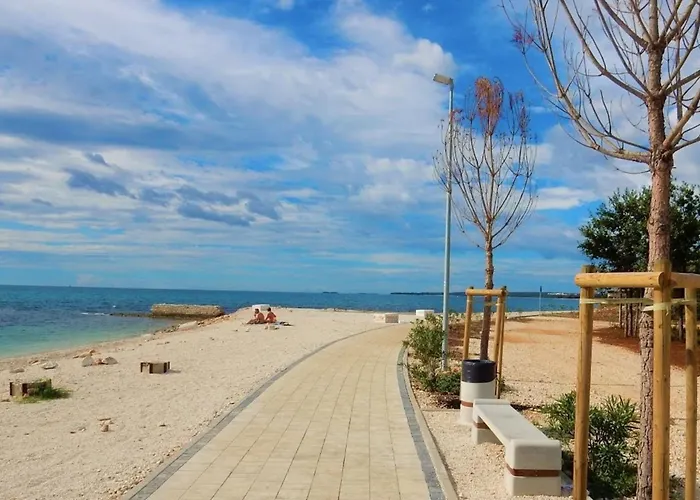 Cozy Flat With Balcony, Pool Access And Full Amenities 아파트 페로이